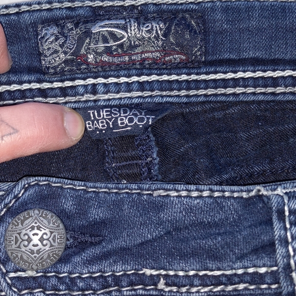 Silver Jeans. "Tuesday Baby Boot" Size 29/33. - Picture 2 of 8